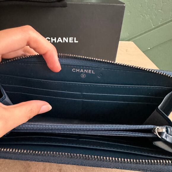 EUC Chanel Zip Around Caviar Blue Leather Wallet Aged Silver HW - Picture 10 of 13